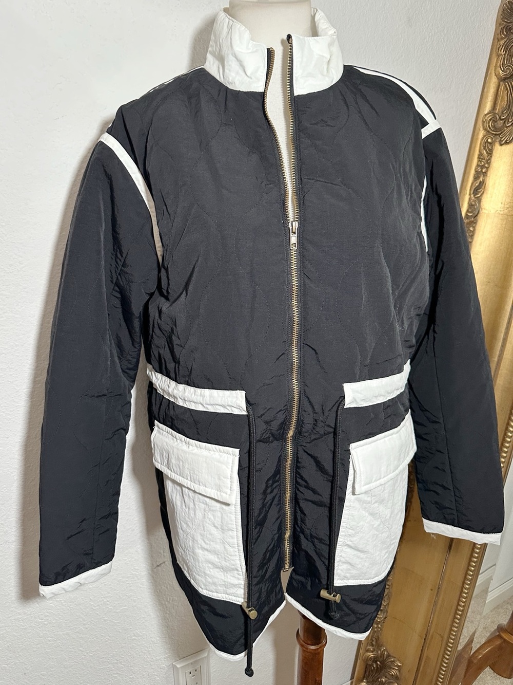 New Amazon Black & White Quilted Lightweight Puffer Jacket Size Small